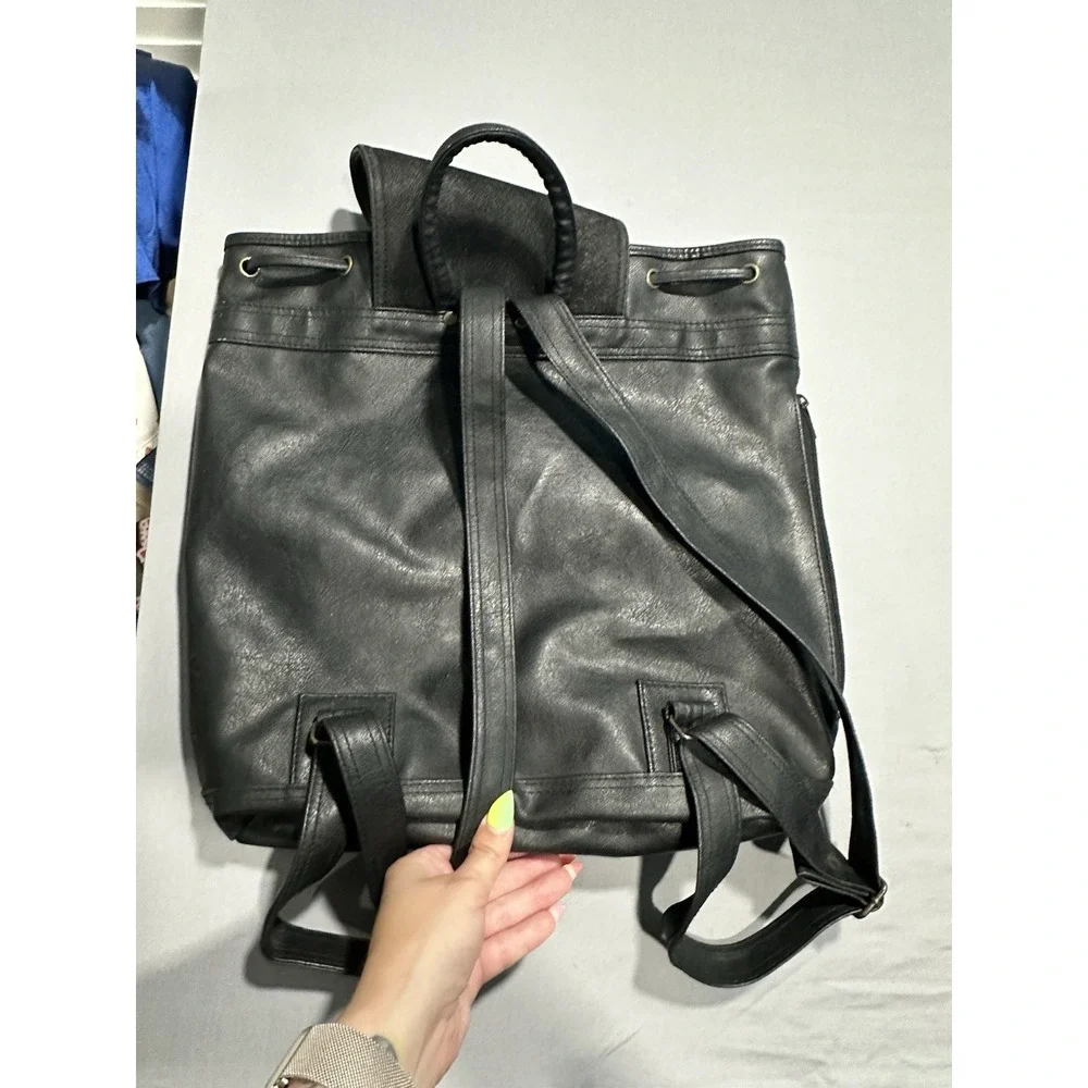 VTG 90s Bogy's Paris Black Leather Medium Backpack